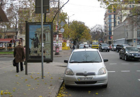 Ситилайт B в Одессе, 1.8x1.2  Святослава Караванського вул. (Жуковського)., 38 В фото 1