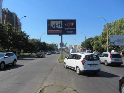 Билборд B в Одессе, 3x6  Небесної Сотні пр. (колиш. Жукова пр.), 47/1, біля "Сільпо", з центру фото 1