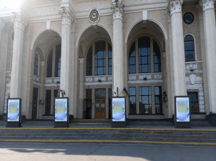Видеоборд A в Одессе, 1.8x1.2  Привокзальна площа, 2., центральний вхід до вокзалу  (4 шт) - 668549 фото 1