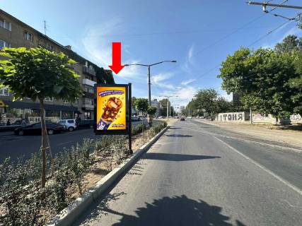 Ситилайт A в Одессе, 1.8x1.2  Лесі Українки просп. (Гагаріна просп.). / Канатна вул., роздільник, до Сегедської вул. фото 1