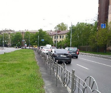 Нестандарт B у Києві, Нестандартный  вул. Генерала Алмазова (Кутузова) ., 2 Фото 1