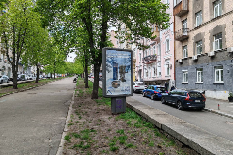 Ситилайт A в Киеве, 1.2x1.8  Антоновича вул. (Горького вул.), 13, бульварна частина фото 1