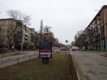 Бэклайт A в Киеве, 1.2x1.8  Богдана Гаврилишина вул. (Ванди Василевської вул.), 10 (у напрямку Рибалка вул.) фото 1