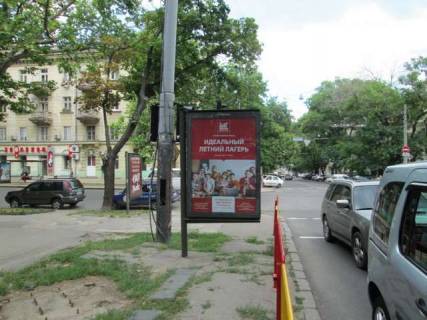 Бэклайт B в Одессе, 1.2x1.8  Святослава Караванського вул. (Жуковського)., 18 - Італійська вул. (Пушкінська) фото 1