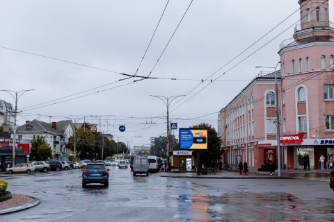 Видеоборд A в Виннице, 2.3x3.14  Михайла Коцюбинського вул. — Батозька вул (кол. Кірова вул.). (залізнич. вокзал) - 665604 фото 1