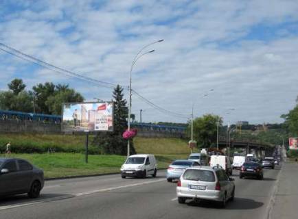 Билборд B в Киеве, 3x6  Броварський просп., 100м до мосту Метро  (у напрямку  моста Метро) фото 1