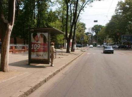 Ситилайт B в Одессе, 1.2x1.8  Успенська вул., 2 - Леонтовича вул. (Бєлінського) (остановка) фото 1