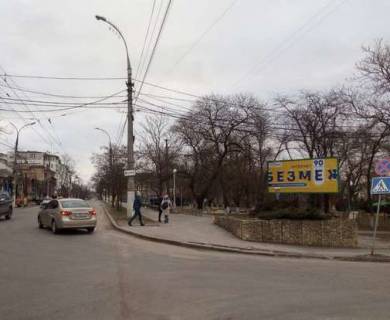 Билборд A в Херсоне, 3x6  Соборна вул. (Леніна вул.) - вул. Грушевського (кол. Карла Маркса, Потьомкінська) . (рядом ночной клуб, кафе) фото 1