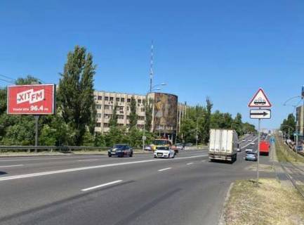 Призма B в Киеве, 3x6  Харківське шосе — Фанерна вул. (на перхресті) - 478159 фото 1