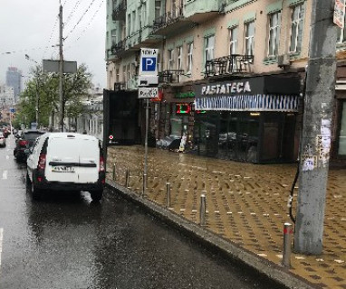 Нестандарт A у Києві, Нестандартный  Українських Героїв площа (Льва Толстого пл.)., 11 Фото 1