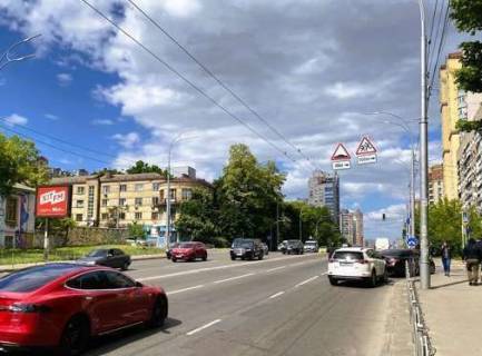 Скроллер B в Киеве, 2.3x3.14  Чорновола В`ячеслава вул., 28/1 - 478362 фото 1