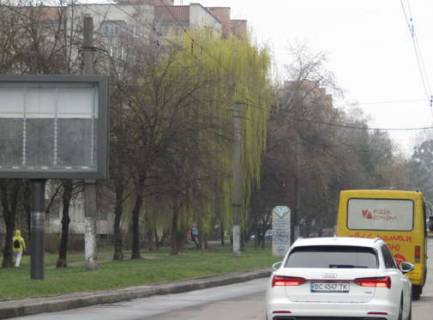 Бэклайт B в Львове, 2.3x3.14  Гетьмана Мазепи вул., 18 фото 1