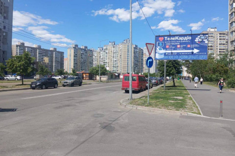Білборд, Бігборд (Борд)  A у Києві, 3x6  Драгоманова вул. - Анни Ахматової вул. Фото 1