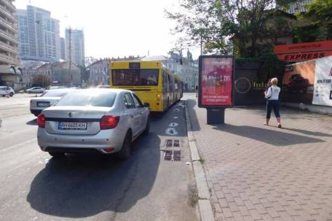 Бэклайт A в Киеве, 1.2x1.8  Жилянська вул., . напроти напроти універмагу Україна №2 фото 1