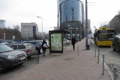 Беклайт B у Києві, 1.2x1.8  Лесі Українки бульв., 1  (бізнес центр "Парус")_зупинка громадського транспорту (у напрямку  Лесі Українки пл.) Фото 1