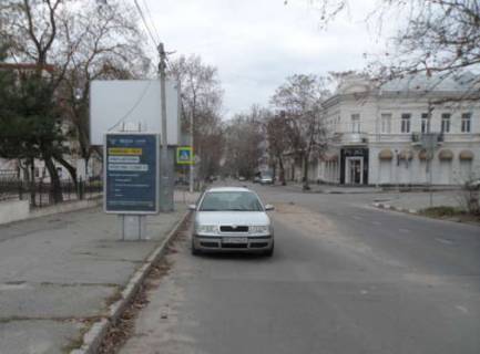 Ситилайт B в Херсоне, 1.2x1.8  Театральна вул. (Горького вул.), 7 - Потьомкінська (Люксембург) вул. фото 1