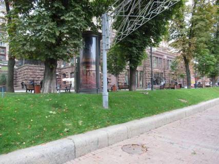 Ситилайт B в Киеве, 1.2x3.6  Хрещатик вул., 27 (WC) фото 1