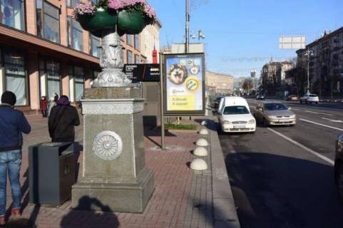 Беклайт B у Києві, 1.2x1.8  Хрещатик вул., 38 (ЦУМ) №2 Фото 1