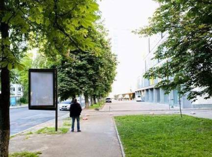 Ситилайт B в Киеве, 1.86x1.27  Михайла Омеляновича-Павленка вул., 18/20 фото 1