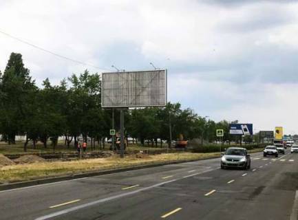 Призма B в Киеве, 3x6  Богатирська вул., 12 (на роздільнику) - 567099 фото 1