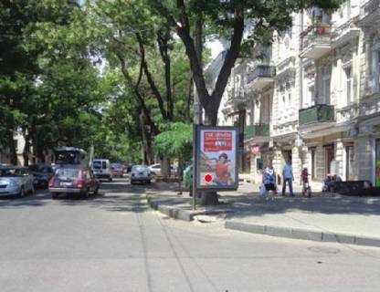 Ситилайт A в Одессе, 1.2x1.8  Тираспольська вул., 8 - Новосельського вул. фото 1