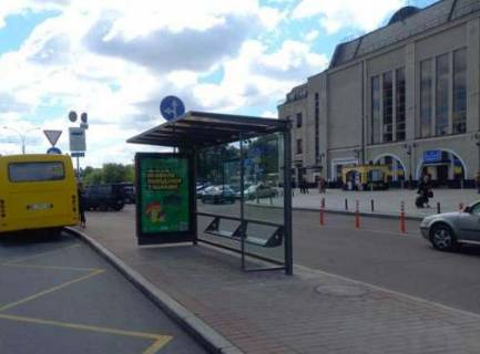Нестандарт A в Киеве, Нестандартный  Вокзальна пл., 2 зуп.Залізничний вокзал "Центральний" ліворуч (брендування) фото 1