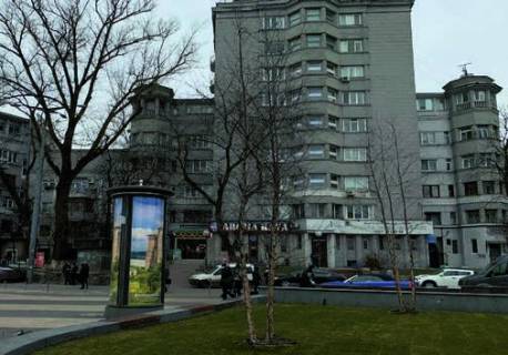 Бэклайт B в Киеве, 1.2x3.6  Арсенальна пл. - Михайла Грушевського вул. фото 1