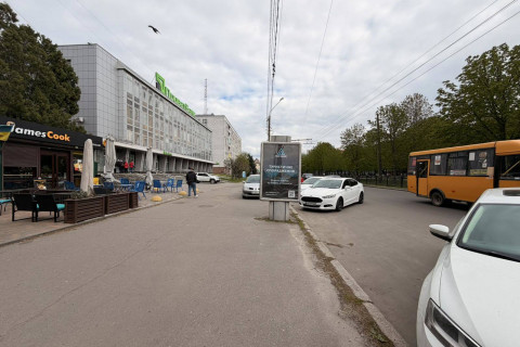 Ситилайт B в Полтаве, 1.2x1.8  вул. Соборності (Жовтнева)., 72 (№1) фото 1