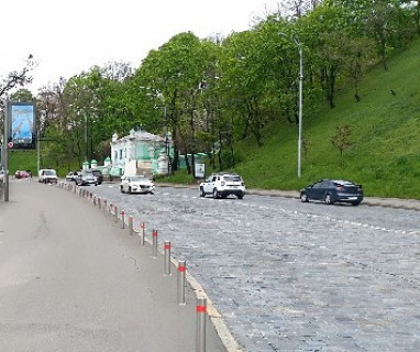 Нестандарт B в Киеве, Нестандартный  Володимирський узвіз фото 1