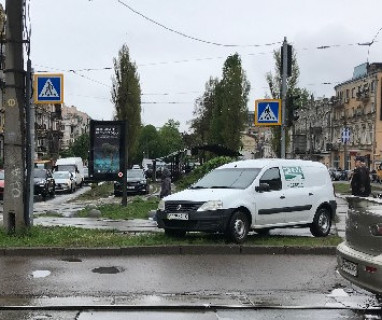 Нестандарт B у Києві, Нестандартный  Нижній Вал вул., 27-29 Фото 1
