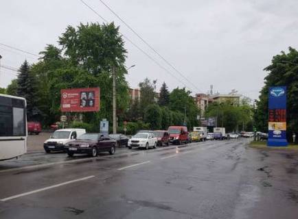 Билборд B в Черновцах, 3x6  Героїв Майдану (Червоноармійська) вул., 200 фото 1