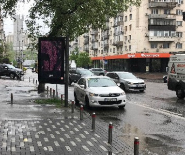 Нестандарт B у Києві, Нестандартный  Саксаганського вул., 18 Фото 1