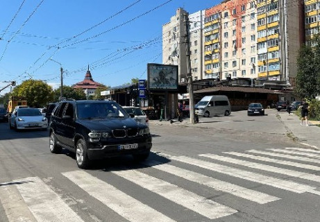 Скроллер A в Черновцах, 2.3x3.14  Сергія Скальда (Комарова) вул., 32 - Героїв Майдану (Червоноармійська) вул., 103-Г - 531995 фото 1