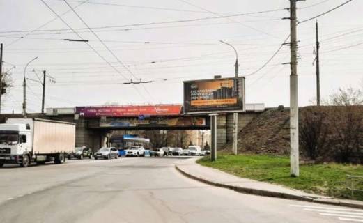 Призма A в Виннице, 3x6  Брацлавська
 вул. (Островського вул.) - Привокзальна вул. - 615929 фото 1
