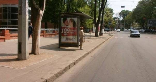 Нестандарт B у Одесі, 1.2x1.8  Успенська вул., 2 - Леонтовича вул. (Бєлінського) (остановка) Фото 1
