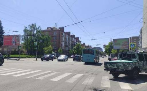 Призма B в Чернигове, 3x6  Перемоги просп. - Гонча вул. - 481752 фото 1