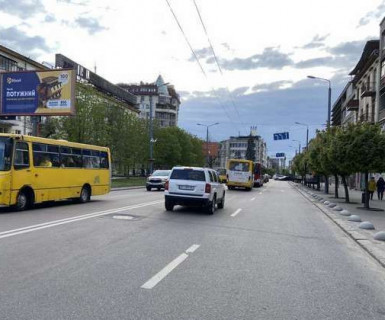 Призма B в Ивано-Франковске, 3x6  Незалежності вул., 36 - 653173 фото 1