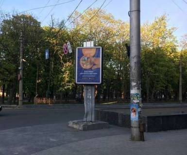 Ситилайт A в Чернигове, 1.2x1.8  Миру просп. - Івана Мазепи вул. (Щорса вул.) фото 1