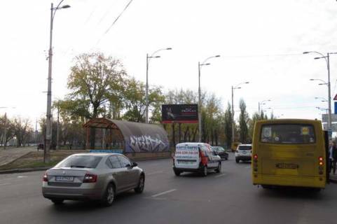 Билборд A в Киеве просп. Леоніда Каденюка (Гагаріна). - Голубиний пров. (Красноводський пров.). (в напрямку Ленінградської пл.) фото 1
