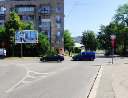 Призма A в Чернигове, 3x6  Миру просп., 61 - Софії Русової вул. - 481755 фото 1