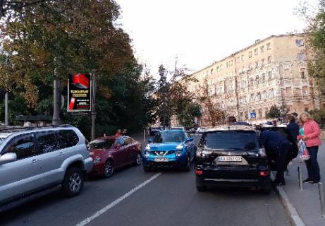 Бэклайт B в Киеве Трьохсвятительська вул., 4 фото 1