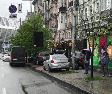 Нестандарт A у Києві, Нестандартный  Еспланадна вул., 28 Фото 1