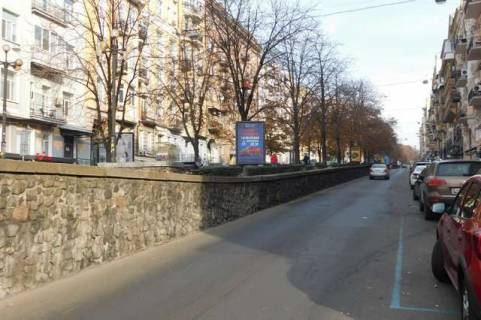 Бэклайт A в Киеве, 1.2x1.8  Антоновича вул. (Горького вул.), 25, бульварна частина  фото 1