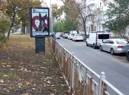 Ситилайт A в Киеве, 1.2x1.8  Марії Приймаченко бульв., ,2, бульварна частина  фото 1