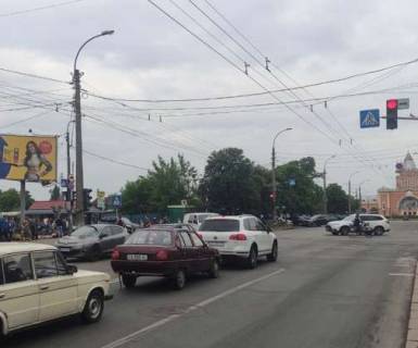Билборд B в Чернигове, 3x6  Перемоги просп., 13 - Жабинського вул. фото 1