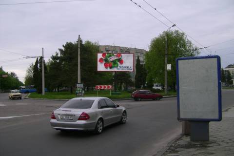 Билборд A в Васильевке, 3x6  Грушевського пл. - Стрілецька вул. - Яровиця вул. - Президента Грушевського просп. фото 1