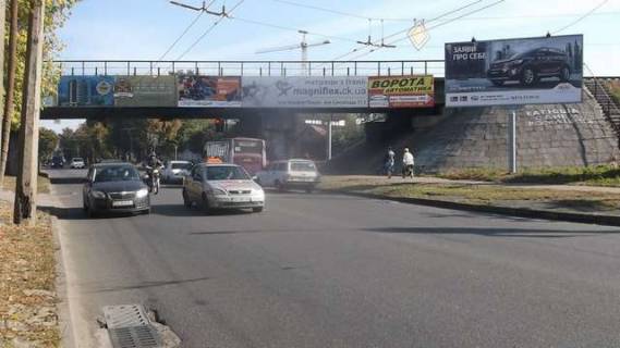 Билборд A в Васильевке, 3x6  Смілянська вул., 75 - Володимира Ложешнікова вул. (Крупської вул.), (залізничний міст) фото 1