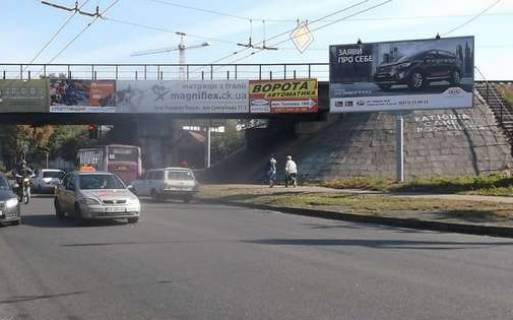 Билборд A в Черкассах, 3x6  Смілянська вул., 75 - Володимира Ложешнікова вул. (Крупської вул.), (залізничний міст) фото 1