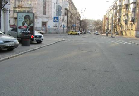 Беклайт B у Києві Турівська вул., 18/20 Фото 1
