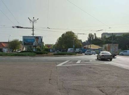 Призма A в Николаеве, 3x6  Центральний просп. (Леніна просп.), 61 - Аркасівська вул. (Пушкінська)  - 481026 фото 1